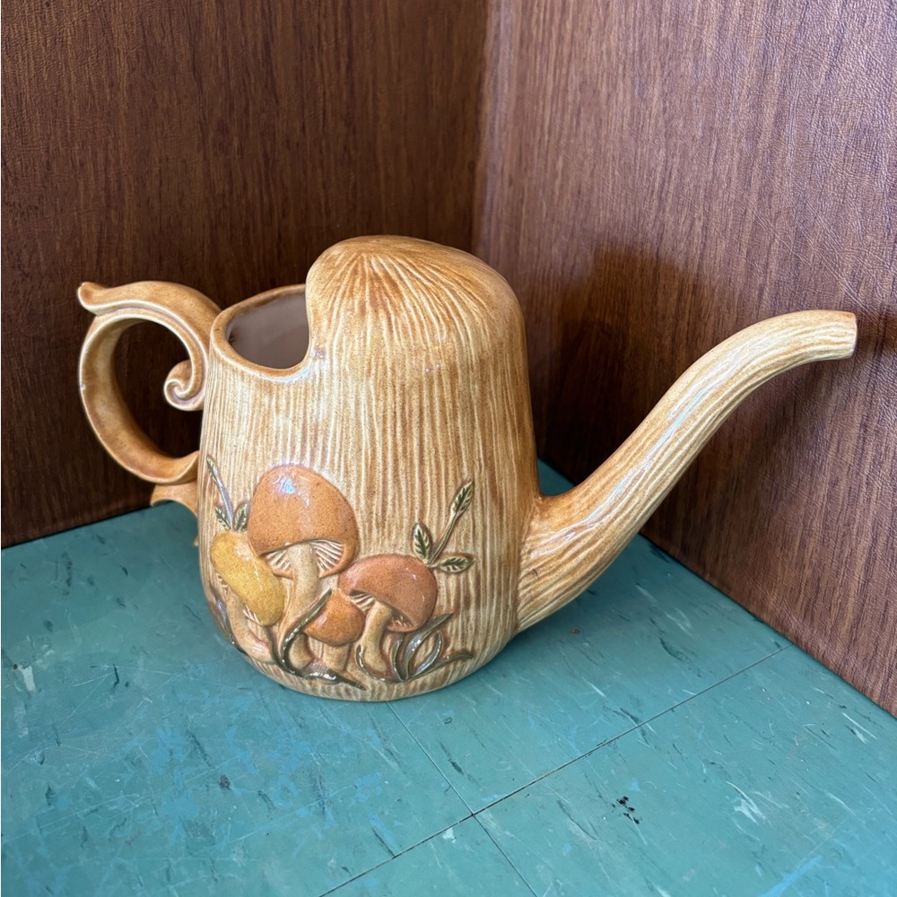Vintage watering can Arnels mushroom pottery 1970’s beige brown